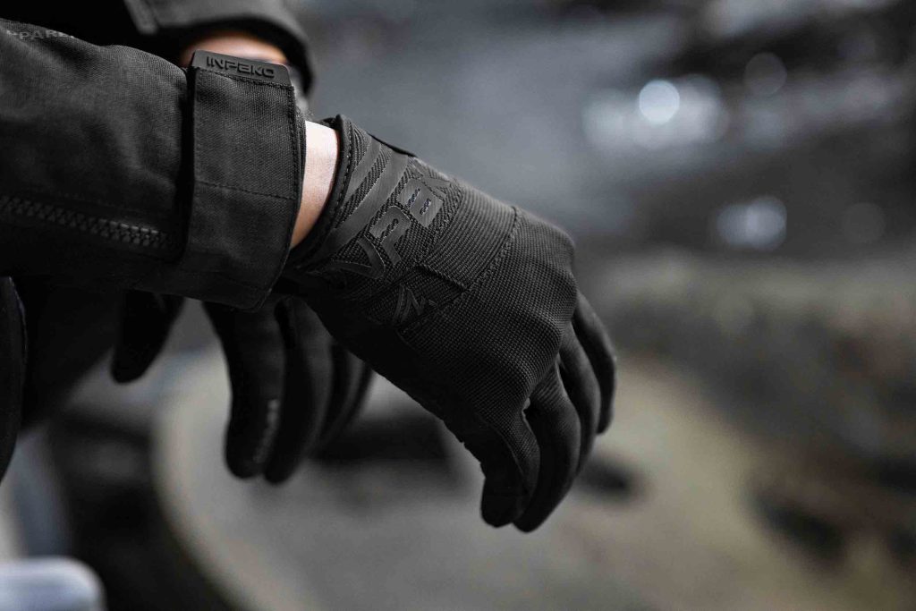 motorcycle gauntlet gloves